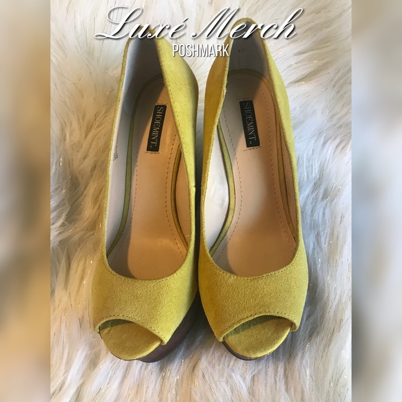 🆕🦋Shoemint ~Citron Suede Cortney Peep-Toe Wedge - Picture 2 of 6